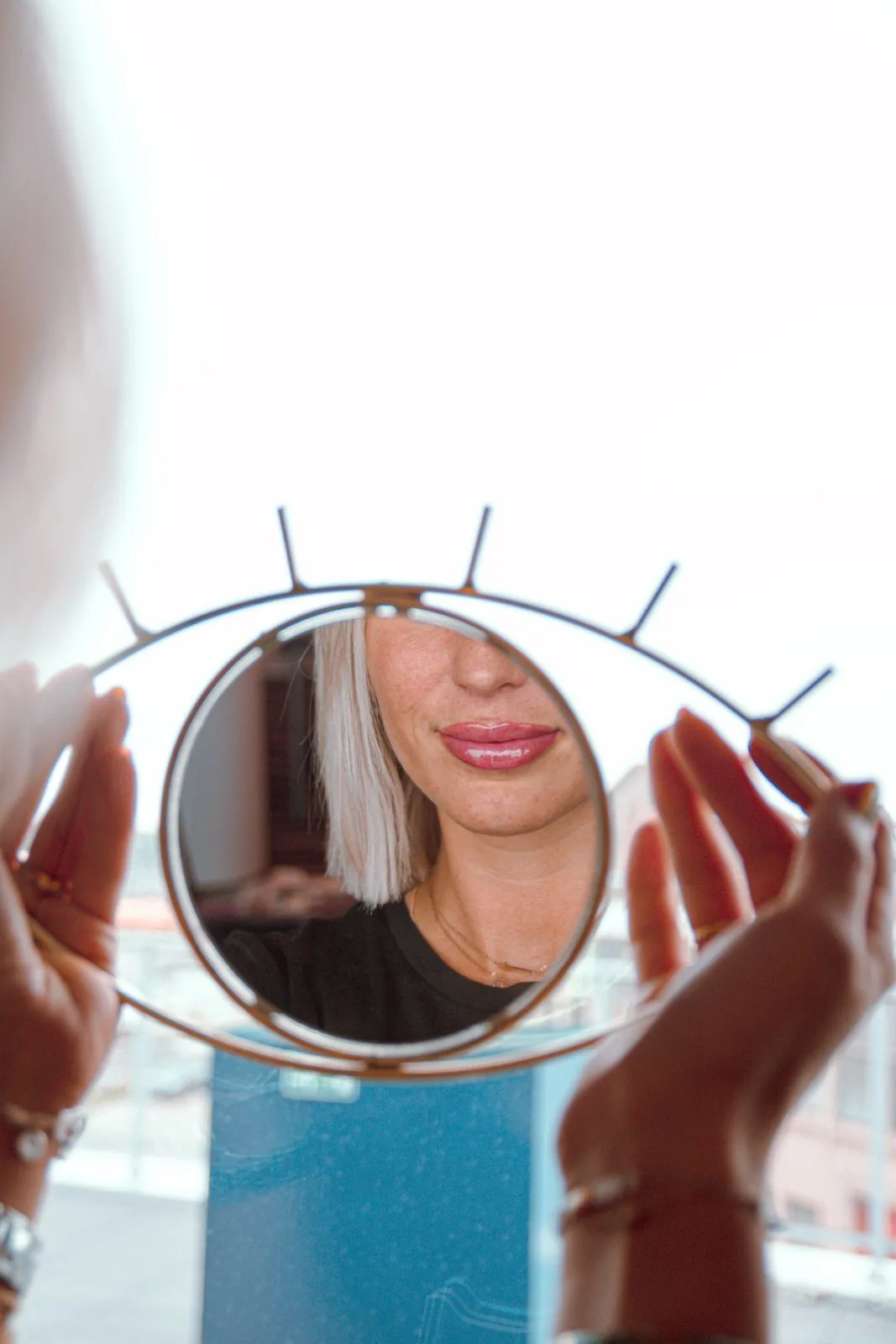 Le miroir en forme d'œil